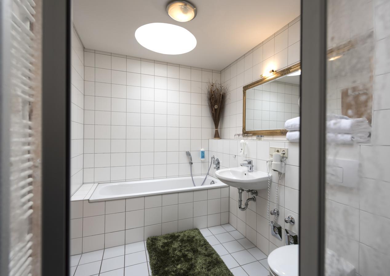 Hotel Ambassador-Berlin Gruenau Exteriör bild